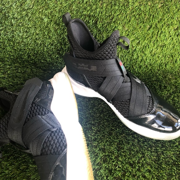 Men’s Nike Lebron Sneakers main image 5